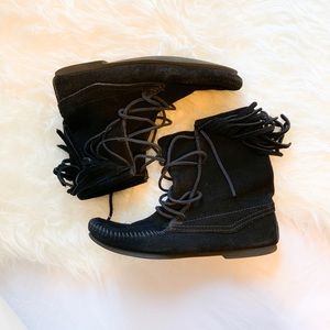 Minnetonka black fringe leather moccasins